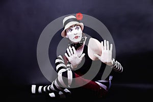 Theatrical mime in white hat