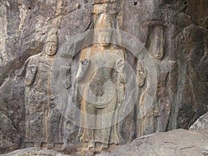 There are three special carvings in the Buduruwagal
