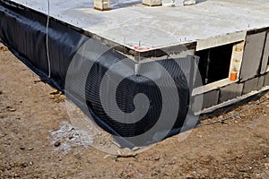 thermal insulation with polystyrene plates around the perimeter