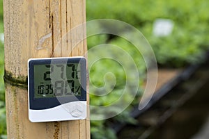 Thermohygrometer instrument for measuring temperature and relative humidity