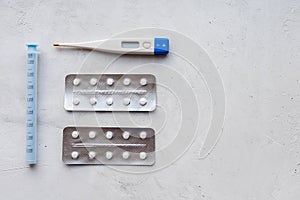 Thermometer, pills and antipyretics for the first symptoms of coronavirus