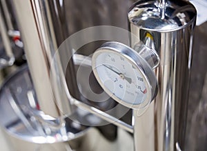 Thermometer for temperature control on a distiller