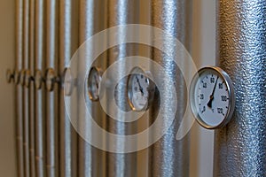 Thermometers in pipes