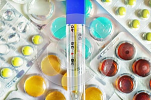 Thermometr and pills
