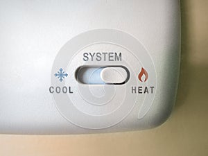 Thermostat cool heat switch