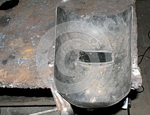 Thick metal welding mask for protecting the eyes