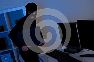 Thief steeling a computer