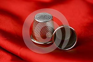 Thimbles red