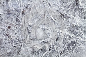 Thin ice consisting of an interweaving of large crystals