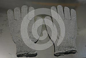 Things, a pair of women\'s black gloves with rubberized palms for construction work.