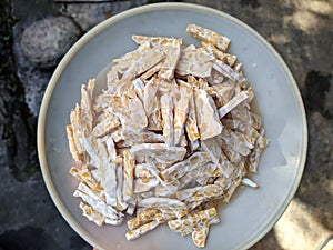 thinly sliced â€‹â€‹raw tempeh, before cooking