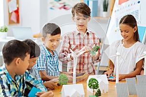 Thoughtful children dicsussing the task in a classroom