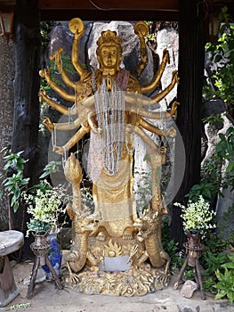 Thousand hands guan yin statue