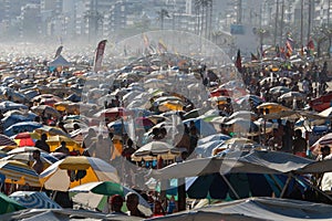 Thousands of bathers in Rio de Janeiro beach