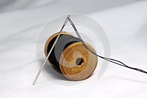 Thread bobbin and needle