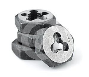 Thread cutting dies