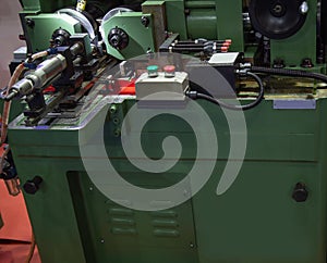 Thread rolling machine