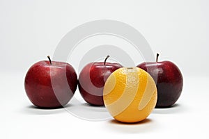 Tres manzanas a naranja 