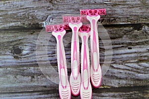 Three blade razor system, smooth shaving, female shaving platform, pink shaving blades for women, triple Plus cart machine 3