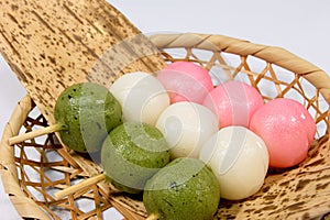 Three-color group that was wrapped in bamboo basket and Takesasa in Hinamatsuri