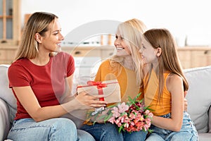 Three generations of women on Mother& x27;s Day at home