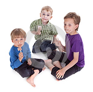 Three kids eating ice lolly