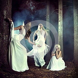 Tres ninfas en Bosque 