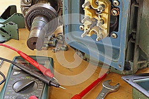 Three phase induction motor bearing repair