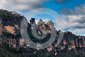 The Three Sisters rock formation in  Blue Mountains National Park, NSW, Australia