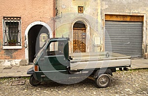 Three-wheeled light commercial vehicle