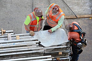 Tres trabajadores dibujo 