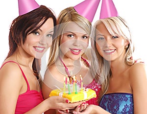 Tre giovane donne festeggia 