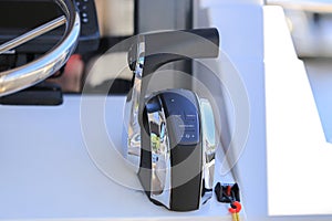 Throttle control motor boat