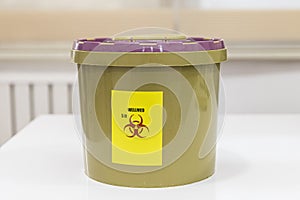 Throw away the medicine in the trash. Disposal container for Infectious waste, reducing medical waste disposal. Small Medical