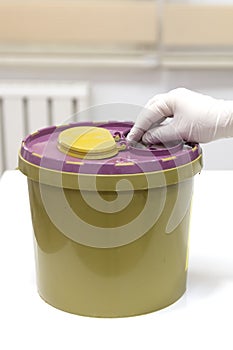 Throw away the medicine in the trash. Disposal container for Infectious waste, reducing medical waste disposal. Small Medical