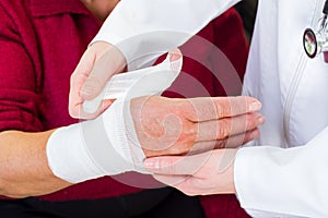 Thumb bandaging