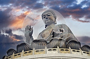 The Tian Tan Buddha statue is the large bronze Buddha statue. This also call Big Buddha located at Ngong Ping, Lantau Island, in