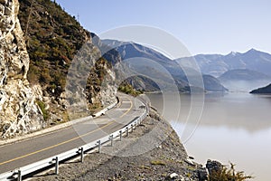 Tibet: road along ranwu lake