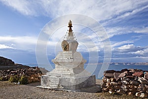 Tibet: stupa by namtso lake