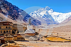 Tibetan plateau scene-Everest and Flannelette(Rongbu) temple