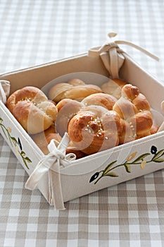 Tied or knotted rolls