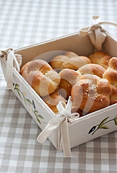 Tied or knotted rolls