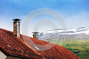 Tile roof with chimneys and antenna