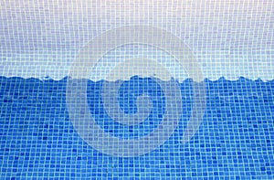 Tiles blue o a pool