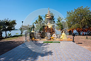 Tilok Aram Temple on lake of Phayao with blue sky at Phayao, Thailand. Publie Domain
