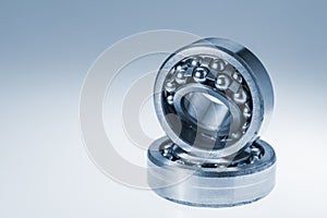 Tilted spherical roller bearings on another ball bearing