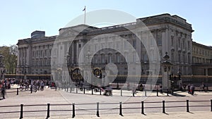 Time lapse. The main gate and Buckingham Palace.