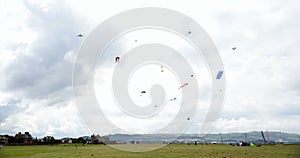 Time-lapse of many kites flying