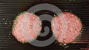 TIME-LAPSE: Two beefsteaks fry on a grill