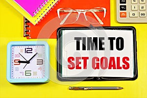 Time to set goals. A text label in the planning notebook. A promising approach to achieve a competitive advantage